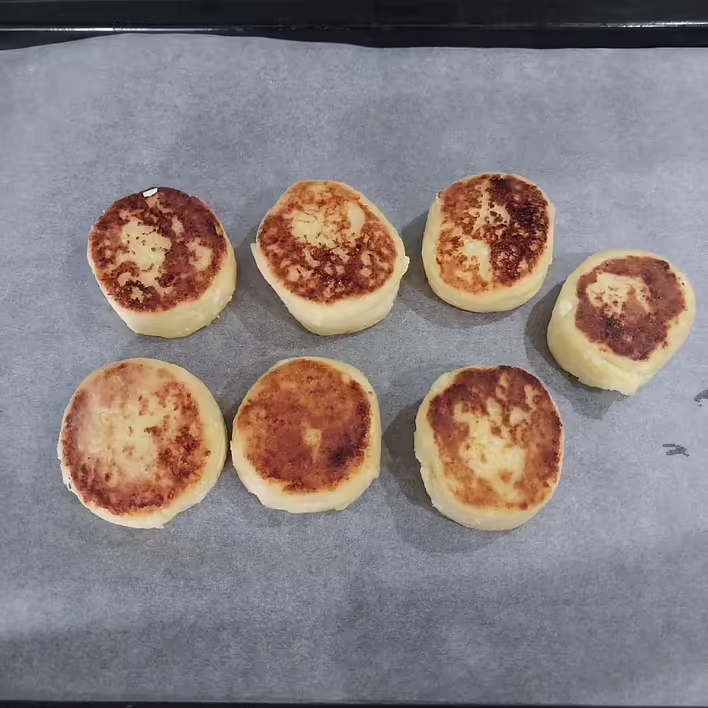 викладаємо на деко, вистелене пергаментом