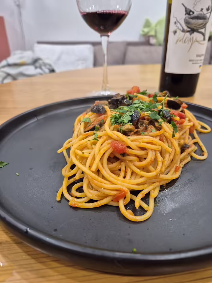 Spaghetti alla puttanesca (spaghetti alla puttanesca) szybki przepis krok po kroku ze zdjęciami