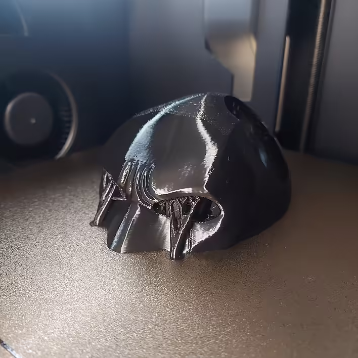 Котяча маска бетмена надрукована з підтримками